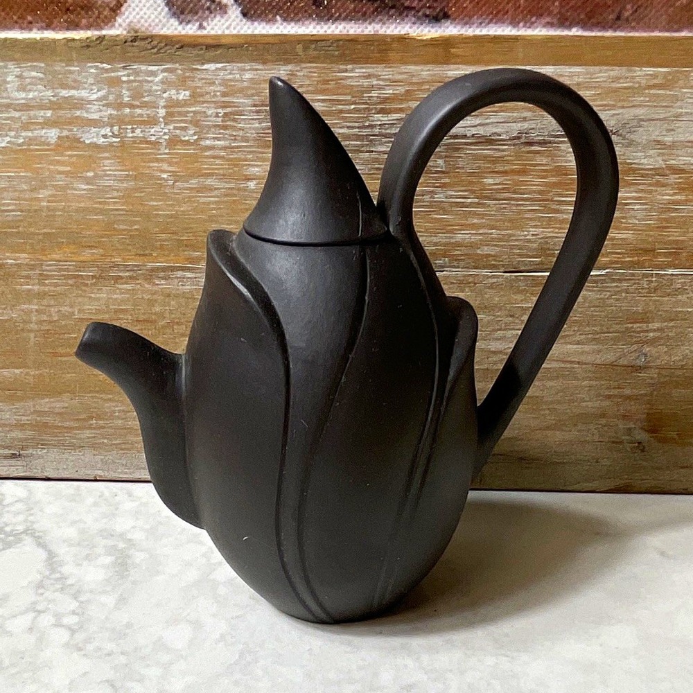 Matte Black Ceramic Teapot w/ Lid & Handle, Solid Pattern, 5 in X 4.5 in